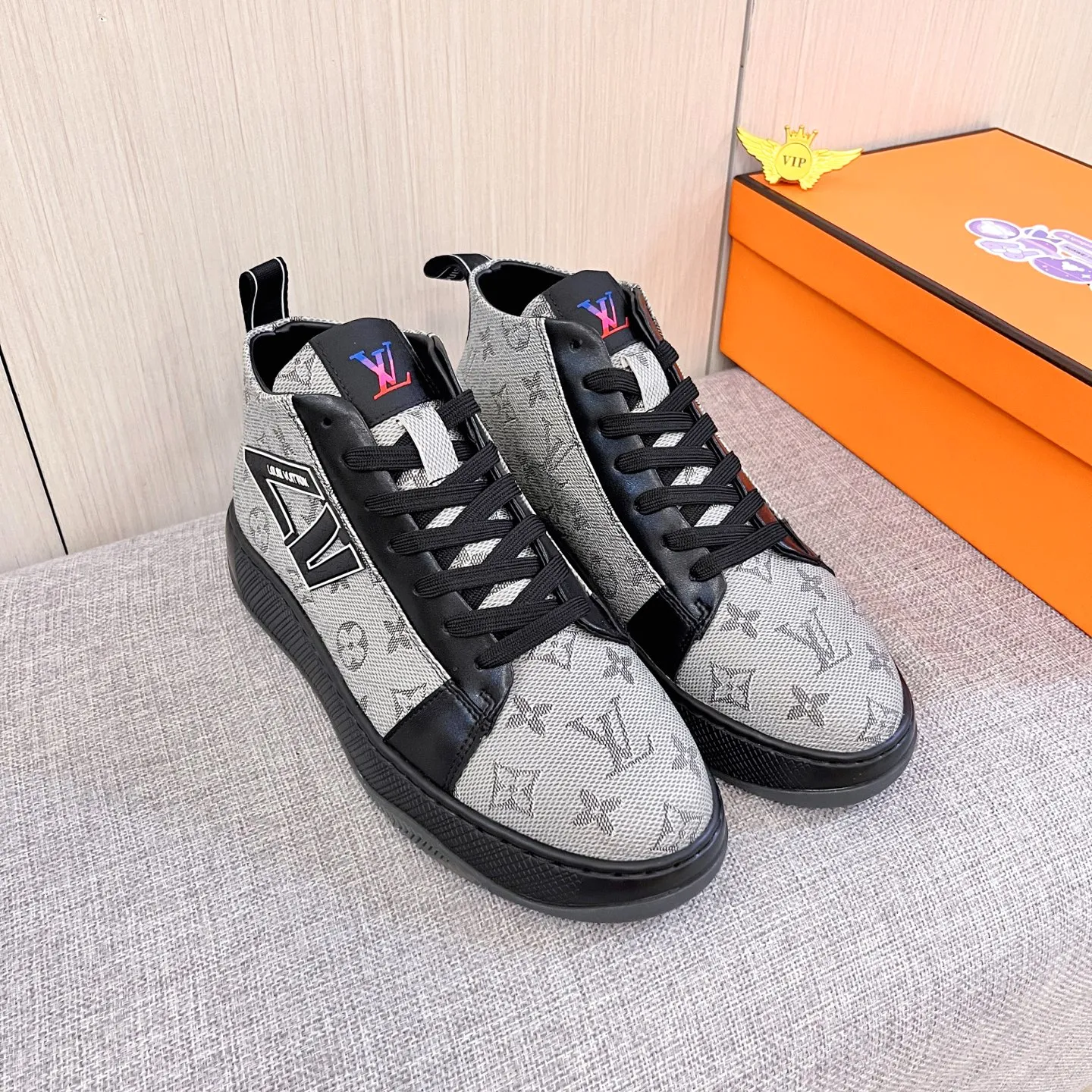 Men's shoes 💰 460 men's shoes 💰 [ LV ] 🔥 Louis Vuitton, high-end men's shoes brand official website 1:1 latest masterpiece: uppers are made of Italian imported first-layer cowhide with comfortable and breathable lining ➕ original non-slip and wear-resistant outsole 🔥, making walking more convenient and comfortable! An exclusive new model, a stunning work, a beautiful 1:1 replica [color] compared to the official quality! Create a fashionable personality to set off your uniqueness! A must-have for trendy men! Classic 🔥Size: 38-44 Color: 🔥 3⃣️colors available🔥.